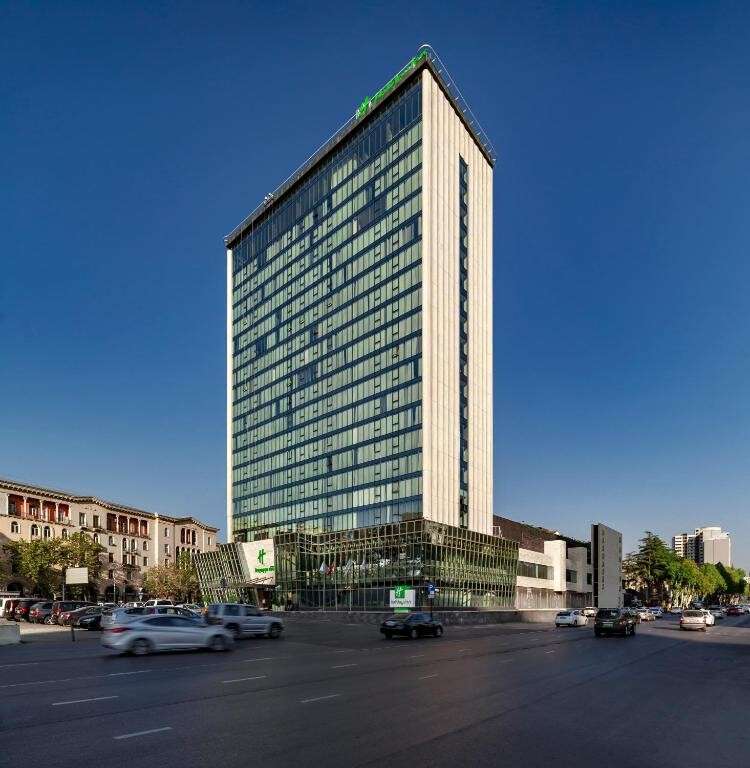 هتل هالیدی این Hotel Holiday inn