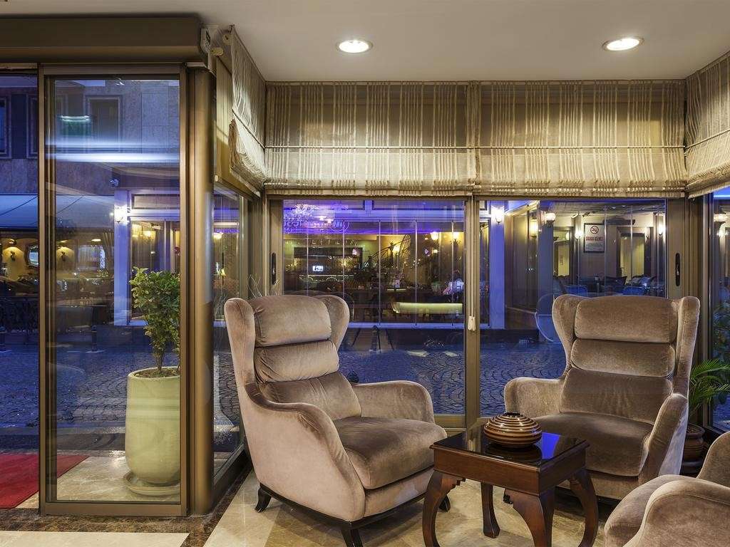 هتل کریستیوم پرایم اسکوئر crestium prime square hotel