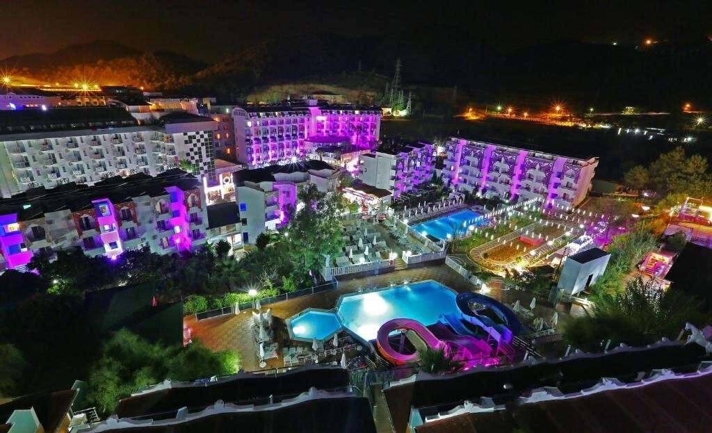 کلاب هتل آنجلیک Club Hotel Anjeliq