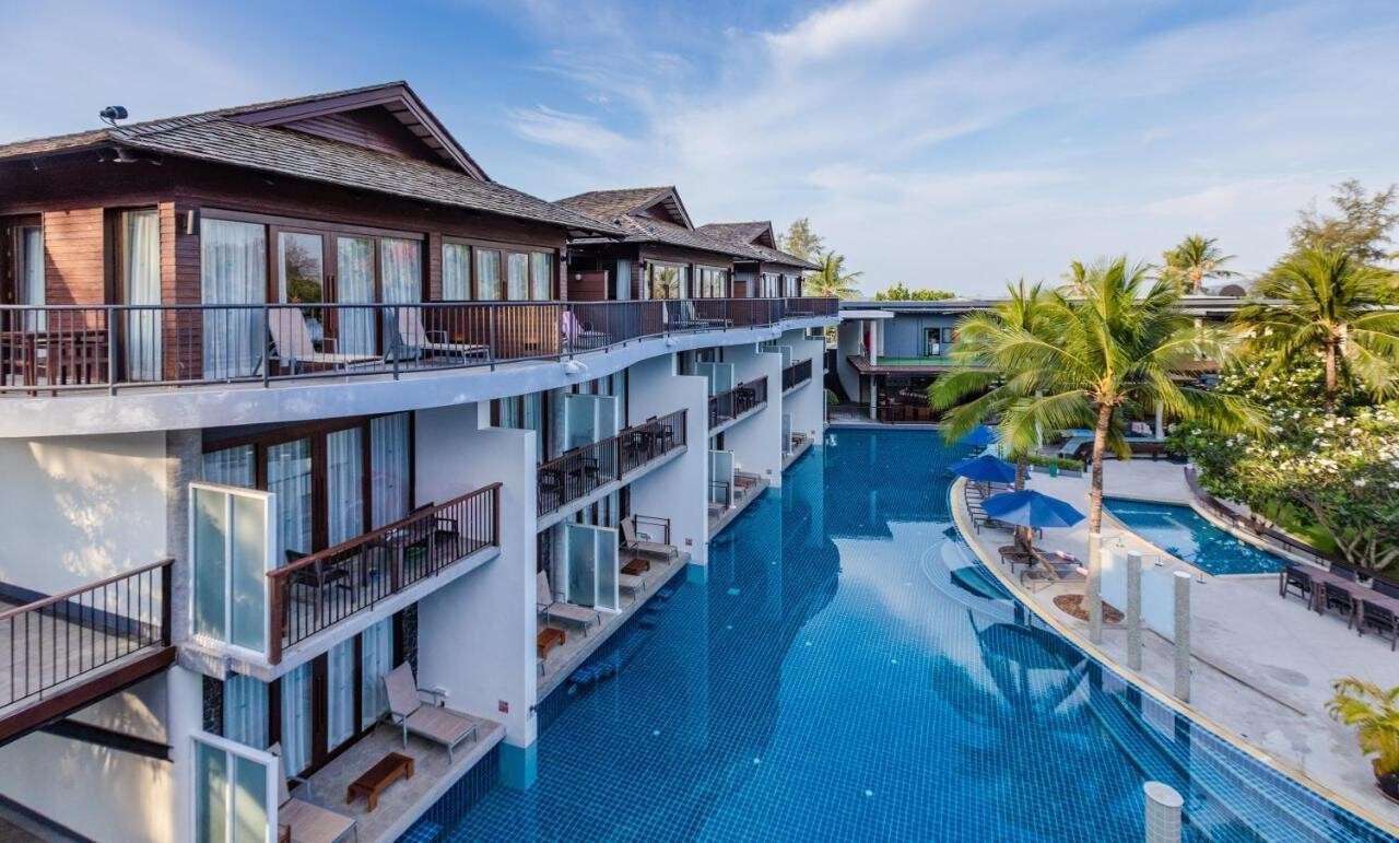 هتل هالیدی آاو نانگ بیچ ریزورت Holiday Ao Nang Beach Resort