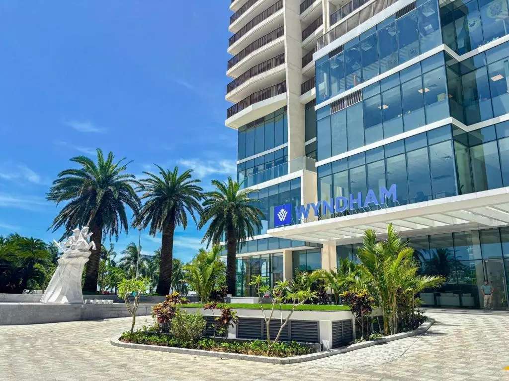 ویندهام سولیل دانانگ WYNDHAM SOLEIL DANANG or similar