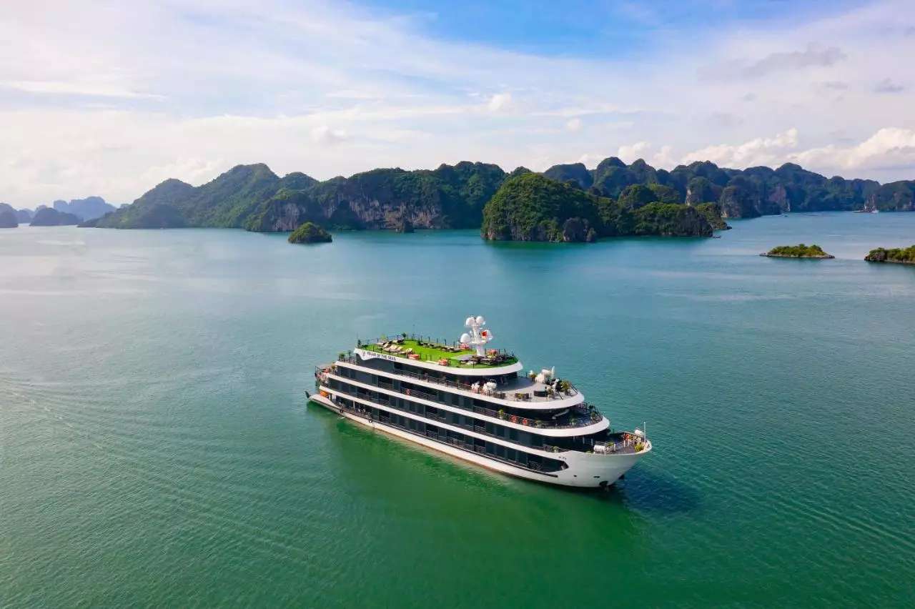 ولار آف د سی کروز VELAR OF THE SEA CRUISE or similar