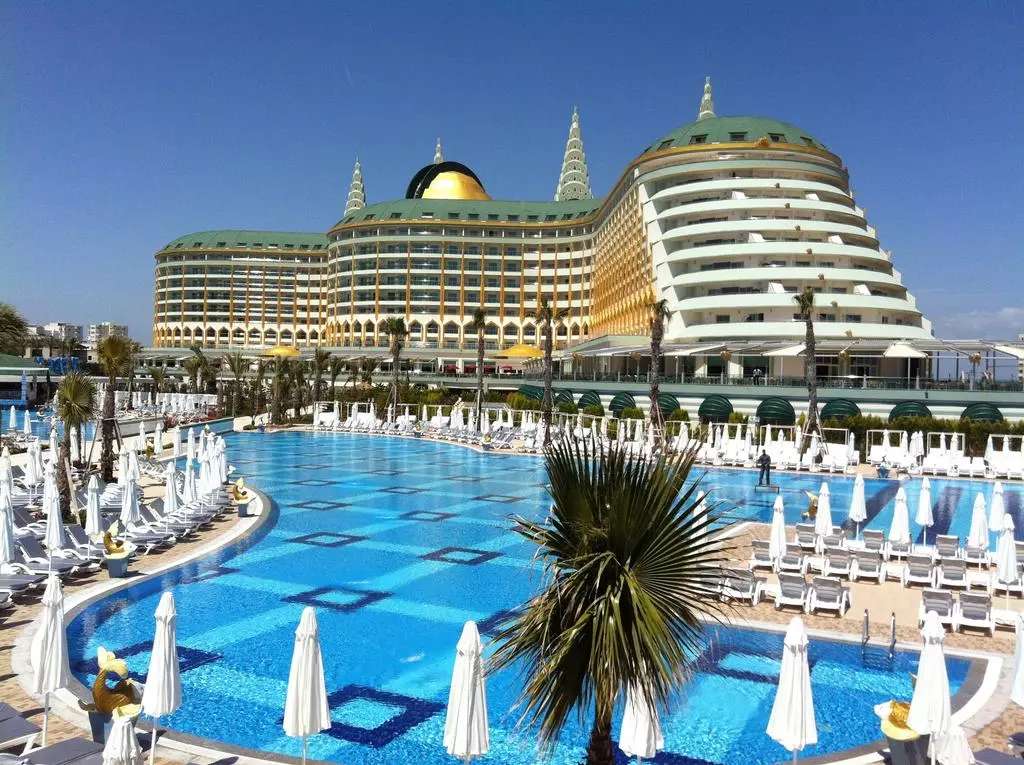 دلفین ایمپریال DELPHIN IMPERIAL