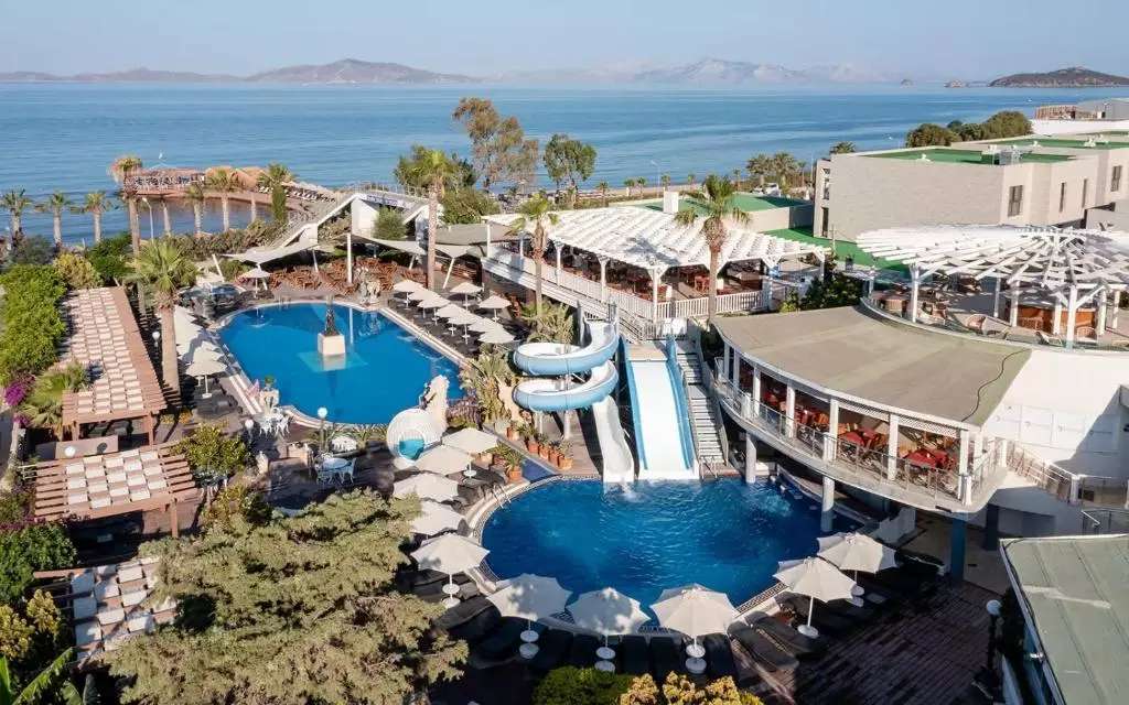 گلدن بیچ GOLDEN BEACH