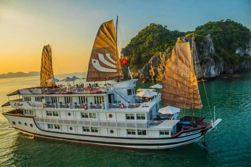 بایا هالونگ کروز BHAYA HALONG CRUISES