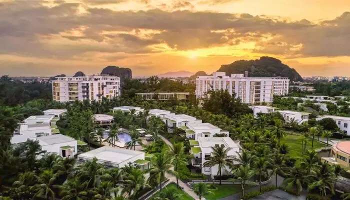 ملیا دانانگ بیچ MELIA DANANG BEACH Or similar